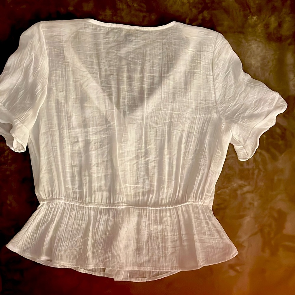 🌸 Women Blouse. Perfect for Summer - Picture 3 of 6